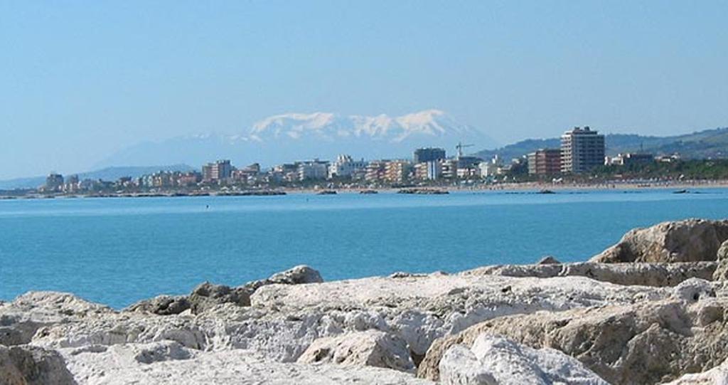 Acquapazza Restaurant & Room San Benedetto del Tronto Buitenkant foto